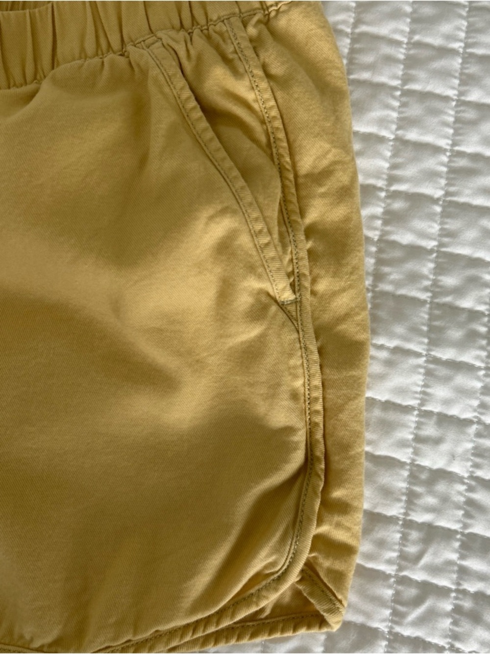 Madewell Women’s Pull-On Shorts
Light Straw
Medium - Picture 10 of 16